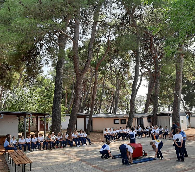 Slika /slike/Kamp je svake godine centar vatrogasne mladezi.jpg